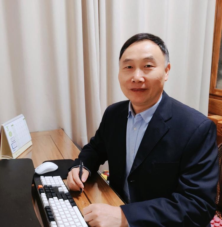 材料学院党委书记朱建国